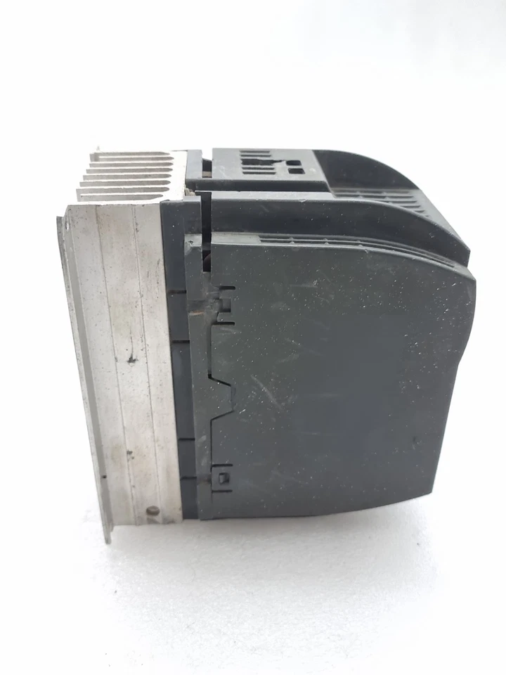 Siemens Sinamics V20 6SL3210-5BB13-7UV0 0.5Hp (Cosmetic Damaged)
